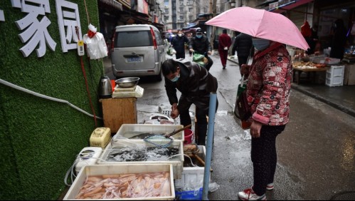 Investigadores habrían encontrado el primer caso de coronavirus: Sería una vendedora del mercado de Wuhan