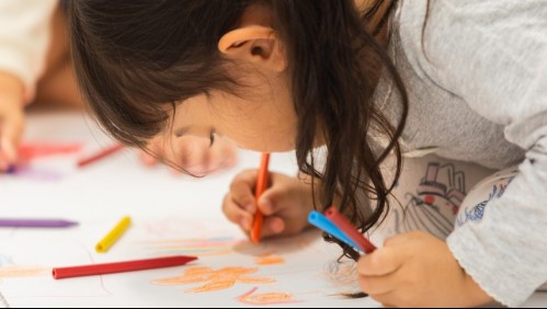 Se enteró por un dibujo: Madre denunció que expareja abusó de sus dos hijas durante años