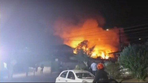 Víctima de incendio en Cerro Navia se iba a casar este viernes: Pesado portón dificultó labores de ayuda