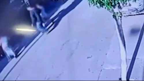 Sujeto habría intentado sustraer a tres niños mientras jugaban en una plaza