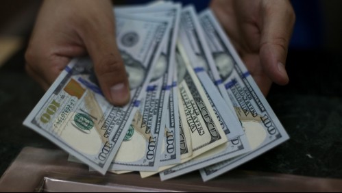 Bolsa de Santiago abre con alza y baja el dólar tras resultado de primera vuelta