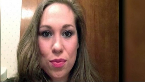 Motociclista asesina a bibliotecaria embarazada después de chocar: la persiguió y se enfrentaron a tiros en su casa