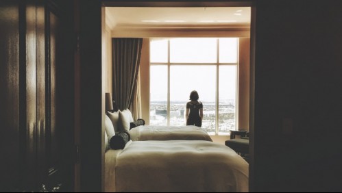 Siguió a su marido hasta otra ciudad al sospechar que la engañaba: Descubrió que la amante era su sobrina