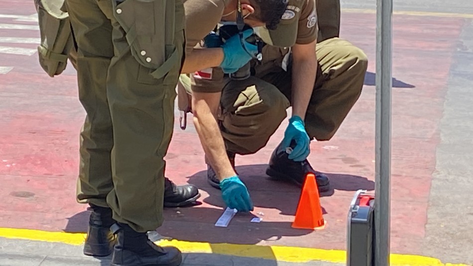 Supuesto asalto en la comuna de Lo Espejo termina con un fallecido: Carabinero disparó con arma personal Supuesto asalto en la comuna de Lo Espejo termina con un fallecido: Carabinero disparó con arma personal
