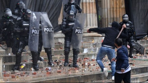 Adolescente ataca por la espalda a un policía: Le perforó un pulmón con un machete