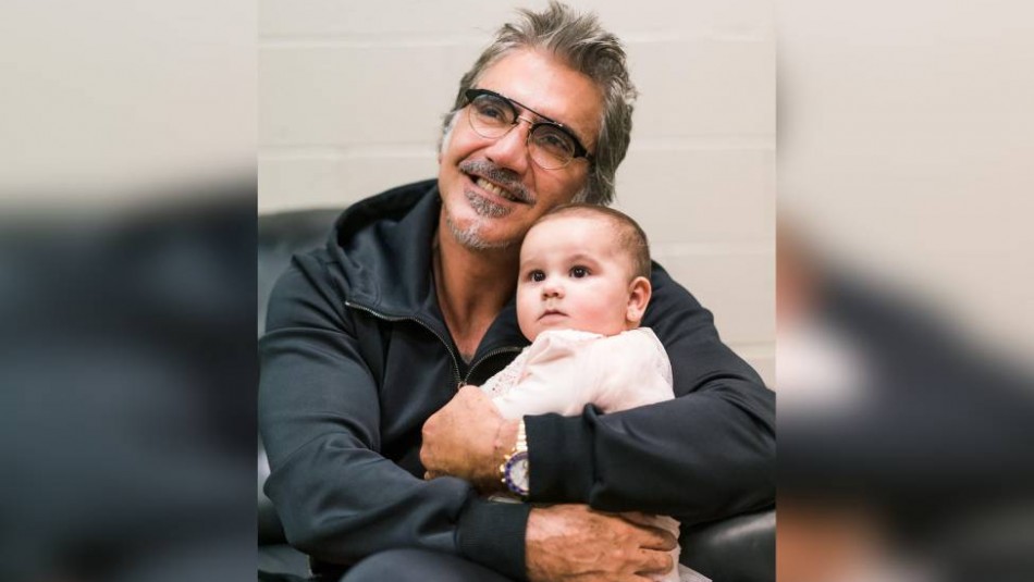 El lujoso bautizo de la nieta de Alejandro Fernández en una hacienda: La bebé saludó a sus invitados sobre un poni El lujoso bautizo de la nieta de Alejandro Fernández en una hacienda: La bebé saludó a sus invitados sobre un poni