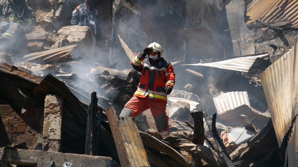 Intensa búsqueda de adulta mayor desaparecida desde el incendio en Cerro Mariposas de Valparaíso Intensa búsqueda de adulta mayor desaparecida desde el incendio en Cerro Mariposas de Valparaíso