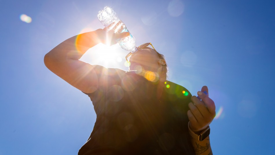Hasta 38° en el Maule: Se aproxima ola de calor para Santiago y otras 6 regiones del país Hasta 38° en el Maule: Se aproxima ola de calor para Santiago y otras 6 regiones del país