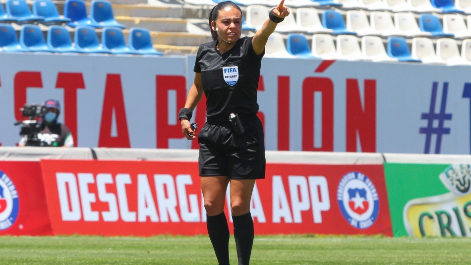 María Belén Carvajal será la primera árbitra chilena en dirigir un partido de primera división masculina en la historia