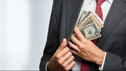 Pidió ayuda económica para su empresa pero la gastó en un lamborghini, strippers y viajes