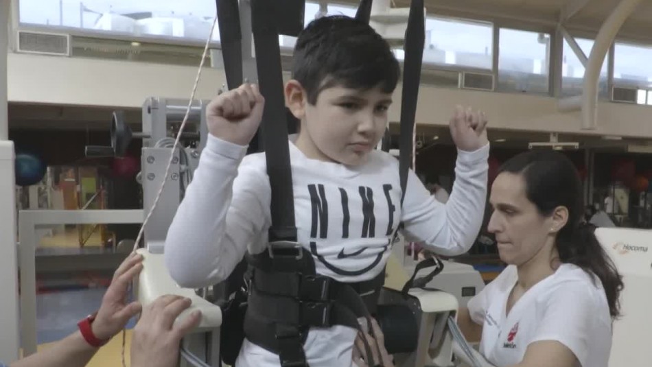 Debió aprender a hablar y caminar otra vez tras ser operado de tumor cerebral: La historia de esfuerzo de Martín
