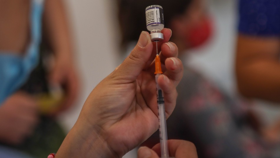 Vacuna anticovid: Los lugares de la Región Metropolitana donde se está poniendo la dosis este fin de semana