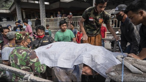 Erupción del volcán Semeru en Indonesia deja 13 fallecidos