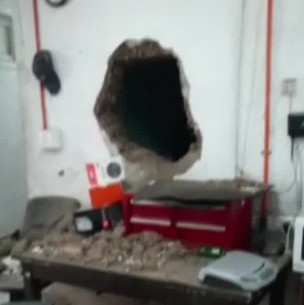Delincuentes robaron más de $40 millones en tienda de Santiago haciendo un forado Delincuentes robaron más de $40 millones en tienda de Santiago haciendo un forado