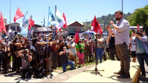 Gabriel Boric ironizó tras agresión en Talcahuano: 'Alguien me tiró agua en muestra de afecto'