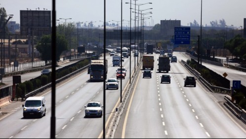 Aumenta práctica de tapar la patente con mascarillas en autopistas: 15 mil conductores conducen diariamente sin placa