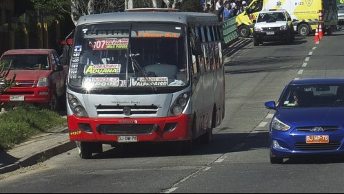 Desconocidos secuestran a chofer de microbús y lo obligan a llevarlos a un funeral