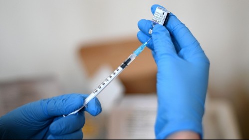 Vacuna Pfizer-BioNtech es 'eficaz' contra variante ómicron tras aplicación de tres dosis