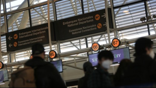 Haitiano vivió más de 40 días en aeropuerto de Santiago: 'No me podía duchar ni comunicar con mi familia'