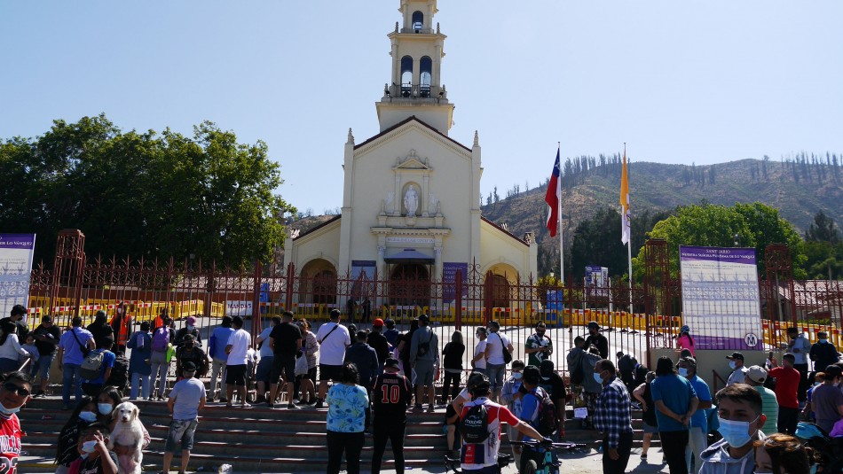 Peregrinación a Lo Vásquez: Fieles llegan al lugar pese a prohibición sanitaria por pandemia de coronavirus Peregrinación a Lo Vásquez: Fieles llegan al lugar pese a prohibición sanitaria por pandemia de coronavirus