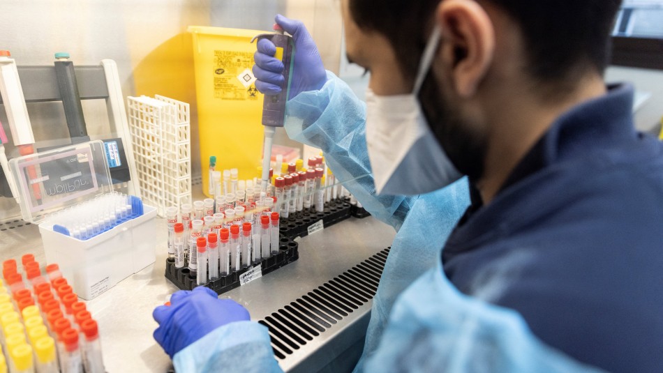 OMS asegura que variante Ómicron tiene mayor riesgo de reinfección aunque es menos grave que Delta OMS asegura que variante Ómicron tiene mayor riesgo de reinfección aunque es menos grave que Delta