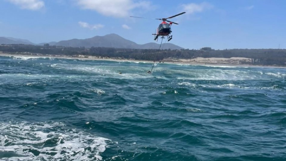 Se usó helicóptero: Rescatan de dos mujeres en peligro de inmersión en playa Ritoque Se usó helicóptero: Rescatan de dos mujeres en peligro de inmersión en playa Ritoque