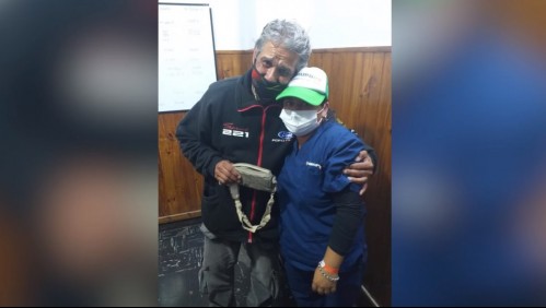 Encontró banano con dinero mientras limpiaba baños y se los regresó al dueño: 'Todo lo que no es mío, lo devuelvo'