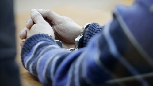 Hombre es acusado de matar a su padre: la misma noche habría abusado y asesinado a la pareja de su progenitor