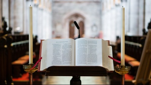'Momento espiritual poderoso': sancionan a pastor protestante tras aparecer como 'drag queen' en TV