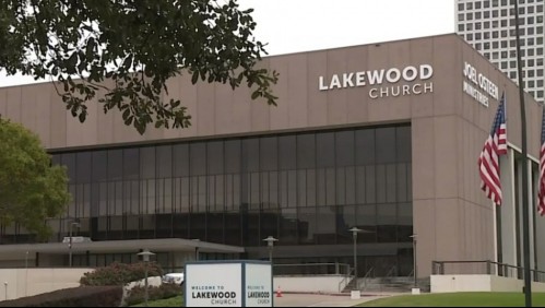 Plomero halla 600 mil dólares ocultos en sobres dentro de las paredes de una iglesia y exige una recompensa