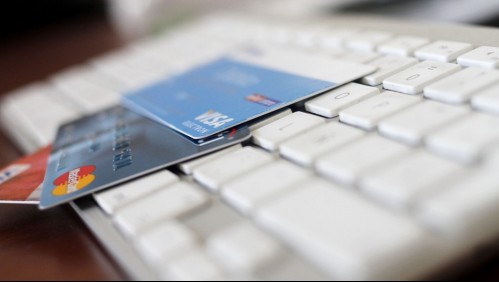 Hijo explica compra de pasajes a EE.UU. con tarjeta de su padre fallecido: 'Nos tenía prometido un viaje a Washington'