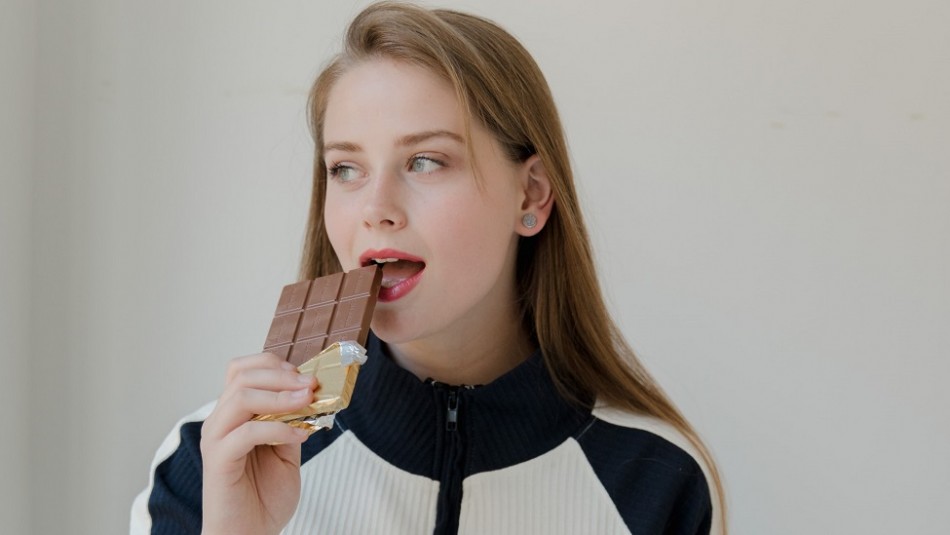 La ciencia comprueba que comer chocolate amargo tres veces al día ayuda a ser más feliz La ciencia comprueba que comer chocolate amargo tres veces al día ayuda a ser más feliz