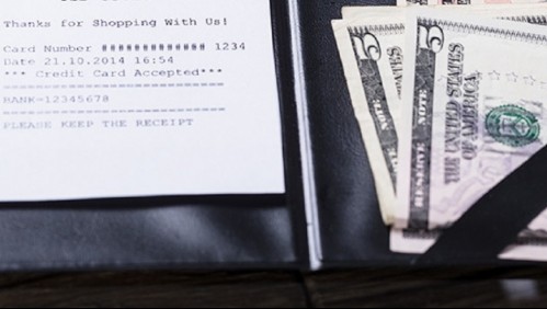 Empleada de restaurante en Estados Unidos fue despedida tras recibir más de dos mil dólares de propina