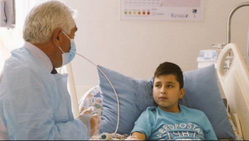 Ministro Paris muestra recuperación de niño que fue trasladado desde Brasil: 'Alegría por Vicente y su mamá'