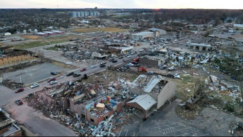 Sube saldo de fallecidos: Devastadores tornados en Estados Unidos dejan más de 80 personas muertas