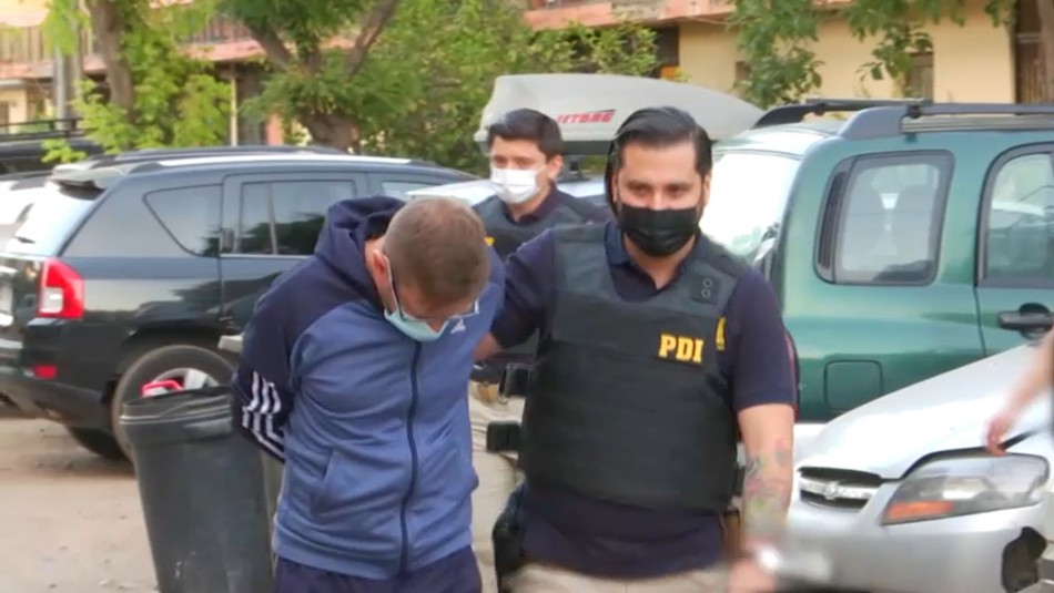 Padre e hijo robaban 10% de las AFP suplantando identidad de sus víctimas y creando cuentas en cajas de compensación Padre e hijo robaban 10% de las AFP suplantando identidad de sus víctimas y creando cuentas en cajas de compensación
