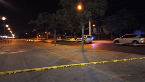 Un adolescente fallecido y dos personas lesionadas tras baleo en feria navideña de Maipú