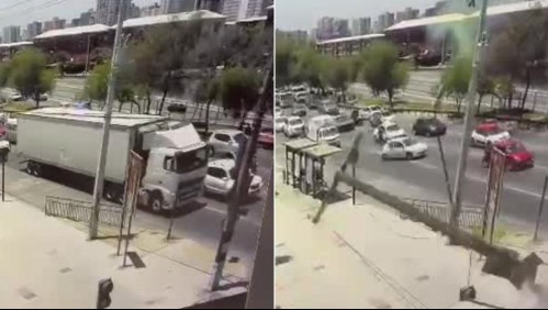 [VIDEO] Camión bota dos postes de luz al virar en una esquina y deja a cerca de mil viviendas sin energía