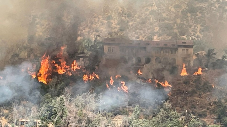 Hospital es evacuado por incendio en San José de Maipo que obligó a decretar Alerta Roja