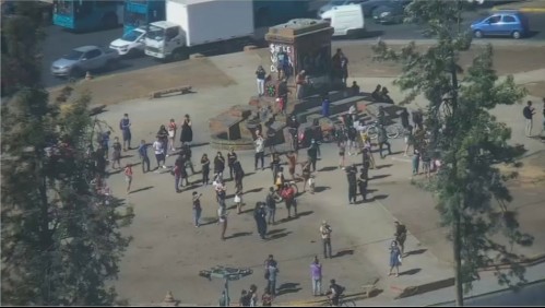 En vivo: Personas se congregan en Plaza Italia tras confirmarse la muerte de Lucía Hiriart