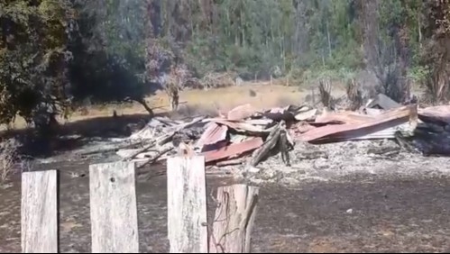 Encapuchados queman cabañas a las orillas del Lago Lanalhue