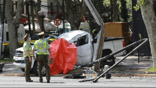 Un conductor y una peatona fallecen tras accidente en Providencia: amplían desvíos en el sector