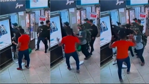 Sujetos asaltan a balazos una joyería pero robo es frustrado por locatarios del centro de Santiago