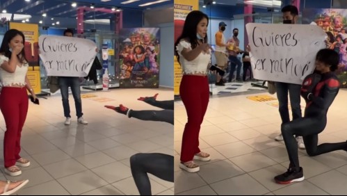 Joven declara su amor a su mejor amiga disfrazado de Spider-Man y ella lo rechaza