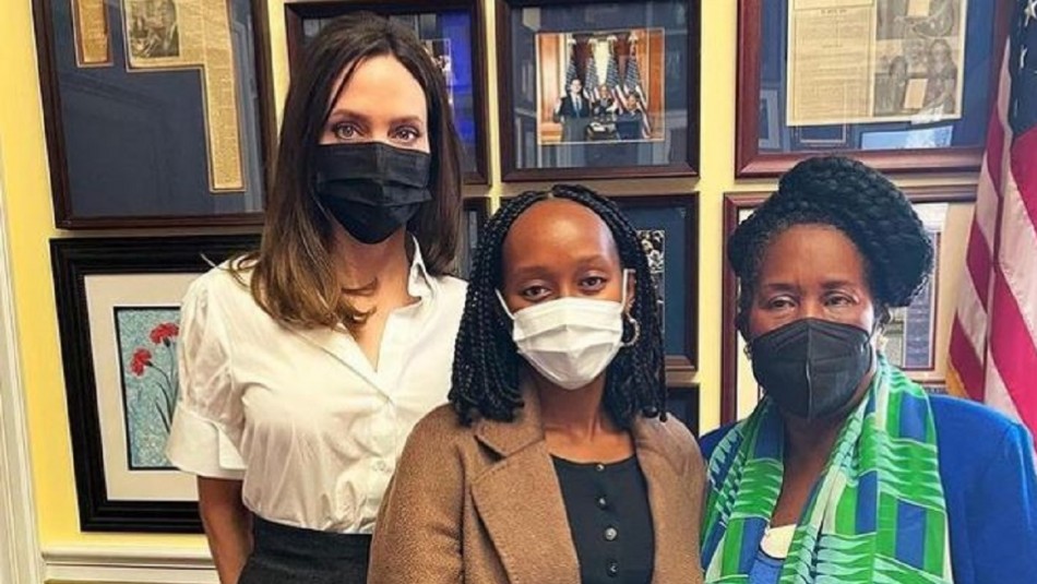 Estuvieron en el Capitolio: Angelina Jolie enamora con su botines y su hija Zahara con un pantalón ajustado Estuvieron en el Capitolio: Angelina Jolie enamora con su botines y su hija Zahara con un pantalón ajustado