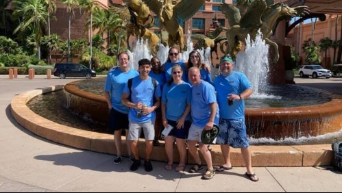 Dueña de un restaurante gasta miles de dólares para llevar de vacaciones a sus empleados