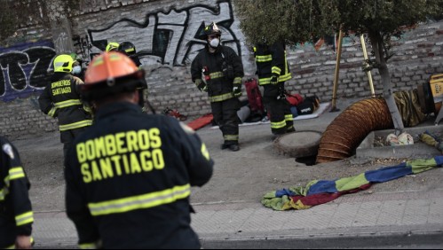 Encuentran a persona calcinada al interior de cámara subterránea en Santiago