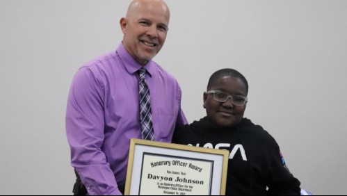 Niño de 11 años salva a compañero que se estaba ahogando y a mujer de un incendio durante el mismo día