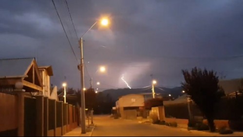 Tormenta eléctrica sorprende a habitantes de la Región de Coquimbo: Fenómeno duraría hasta la noche del lunes