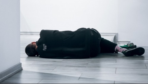 Le ganó el sueño: Delincuente irrumpió en casa en remodelación y se quedó dormido mientras robaba